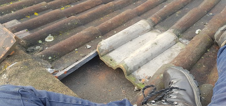 roof tiles replace/fix